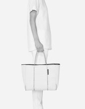 Load image into Gallery viewer, Flying solo tote in white with blended rope