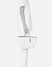 Load image into Gallery viewer, Petite escape tote in highlight fleck black