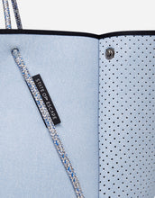 Load image into Gallery viewer, Guise tote bag in super fade denim print