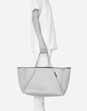 Load image into Gallery viewer, Guise tote bag in washed rose denim print
