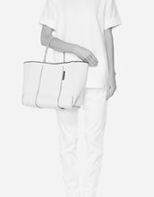 Load image into Gallery viewer, Flying solo tote in highlight fleck black
