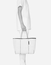 Load image into Gallery viewer, Flying solo tote in khaki
