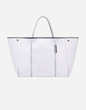 Load image into Gallery viewer, Escape™ tote in white with blended rope
