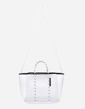 Load image into Gallery viewer, Petite escape tote bag in white
